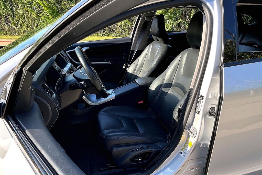2018 Volvo V60 Cross Country T5