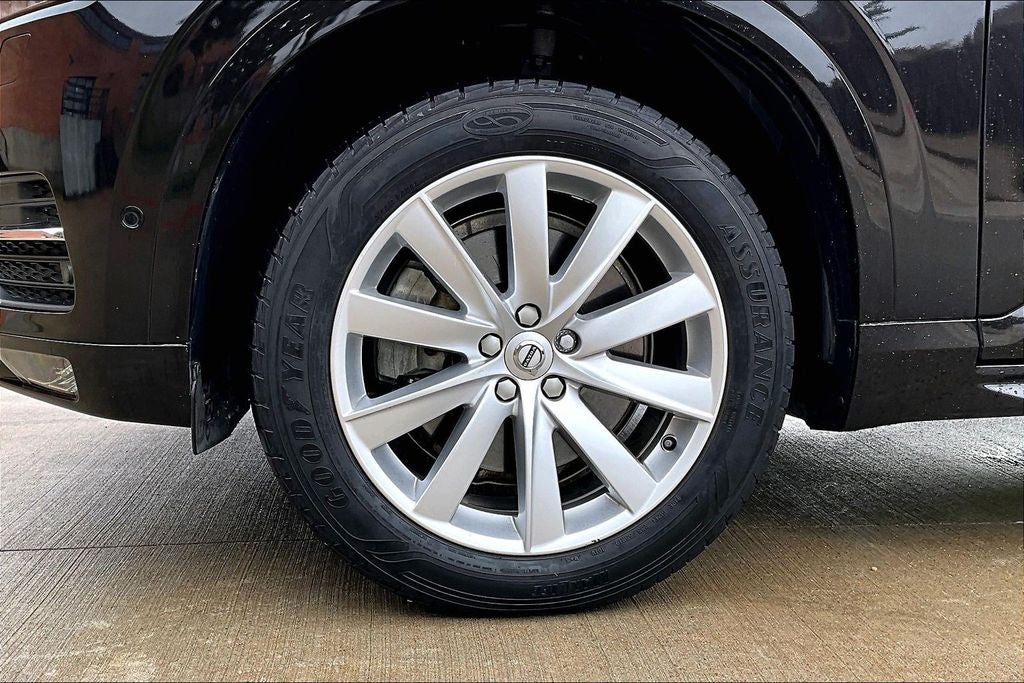 2016 Volvo XC90 T6 Momentum