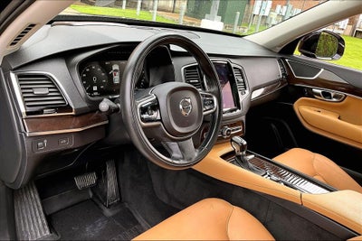 2016 Volvo XC90 T6 Momentum
