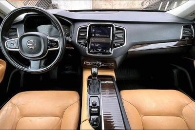 2016 Volvo XC90 T6 Momentum
