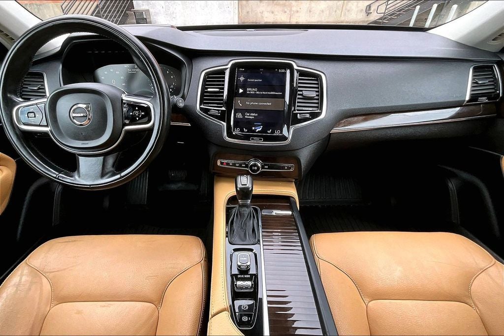 2016 Volvo XC90 T6 Momentum