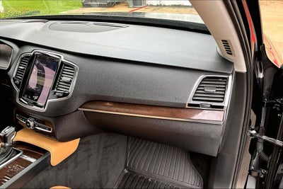 2016 Volvo XC90 T6 Momentum