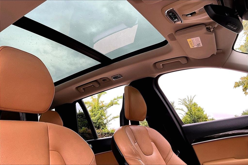 2016 Volvo XC90 T6 Momentum