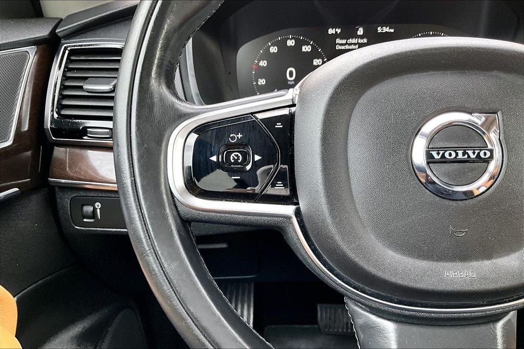 2016 Volvo XC90 T6 Momentum