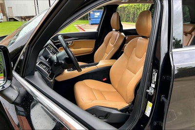2016 Volvo XC90 T6 Momentum