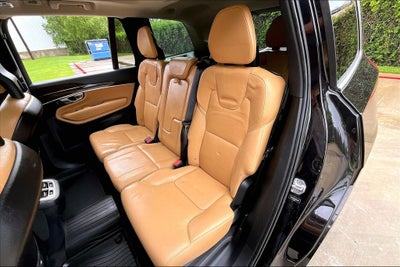2016 Volvo XC90 T6 Momentum