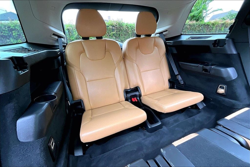 2016 Volvo XC90 T6 Momentum