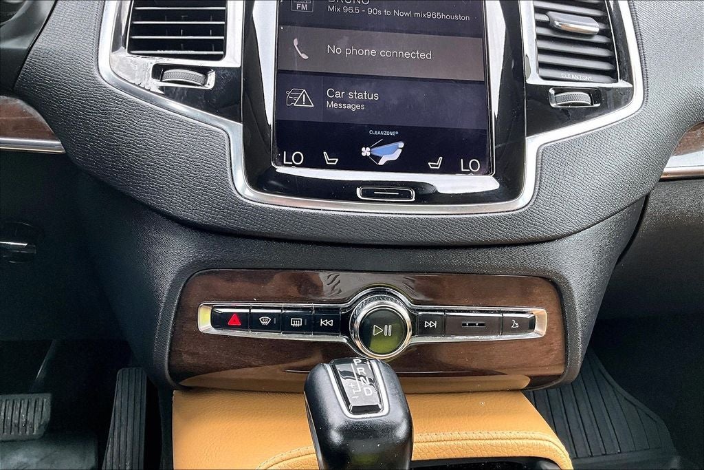 2016 Volvo XC90 T6 Momentum