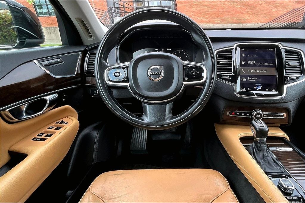 2016 Volvo XC90 T6 Momentum