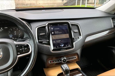 2016 Volvo XC90 T6 Momentum