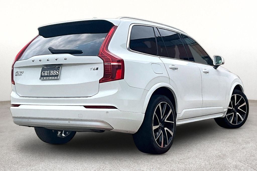 2022 Volvo XC90 T6 Momentum
