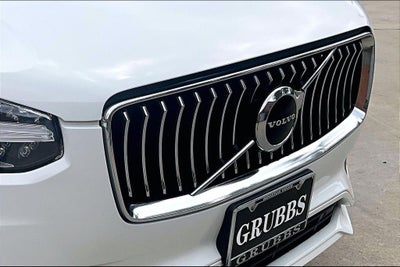 2022 Volvo XC90 T6 Momentum