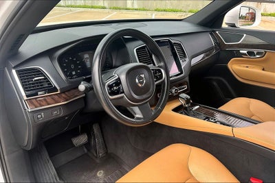 2017 Volvo XC90 T6 Momentum