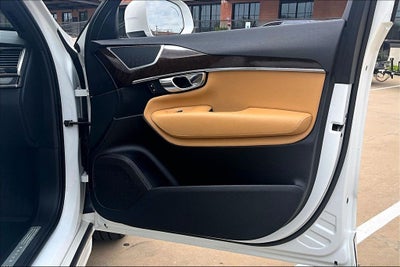 2017 Volvo XC90 T6 Momentum