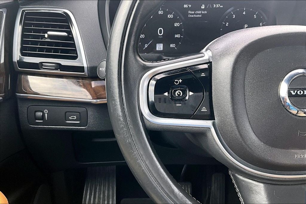 2017 Volvo XC90 T6 Momentum