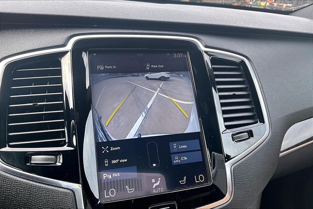 2017 Volvo XC90 T6 Momentum