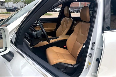 2017 Volvo XC90 T6 Momentum