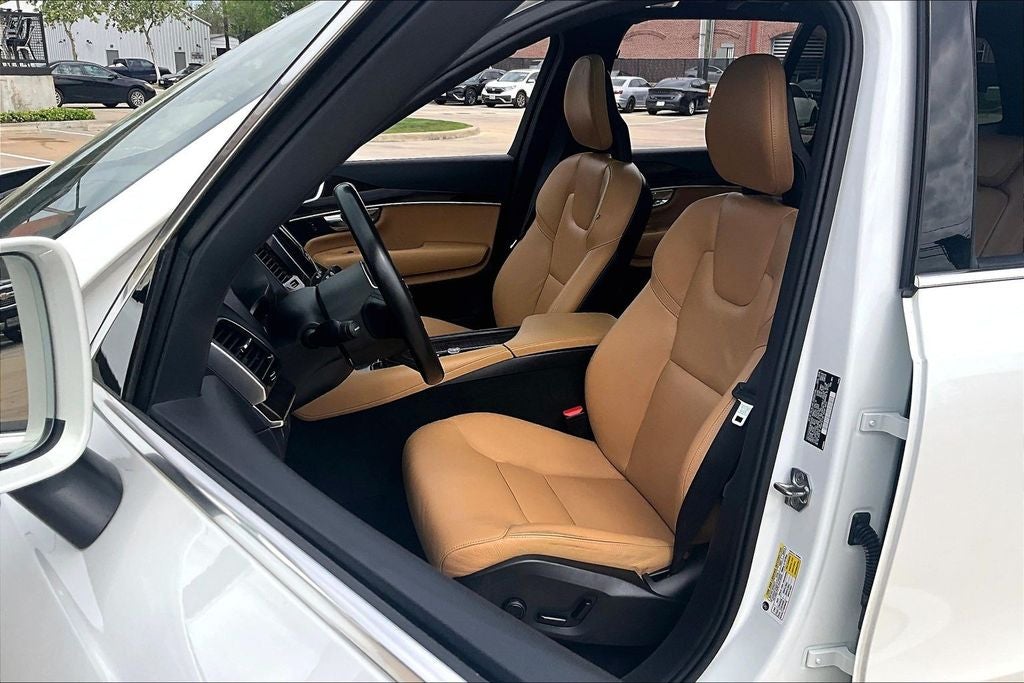 2017 Volvo XC90 T6 Momentum