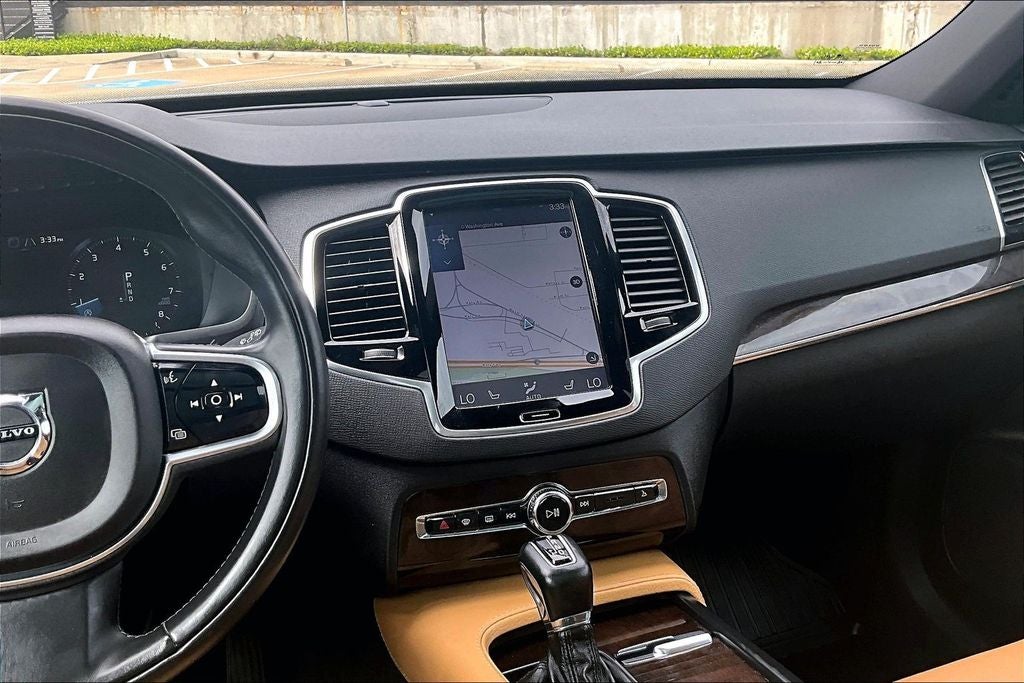 2017 Volvo XC90 T6 Momentum