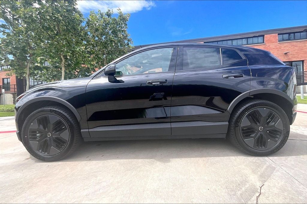 2026 Volvo EX30 Twin Motor Cross Country Ultra