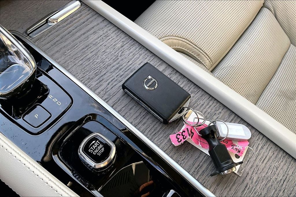 2023 Volvo XC90 Recharge Plug-In Hybrid Ultimate