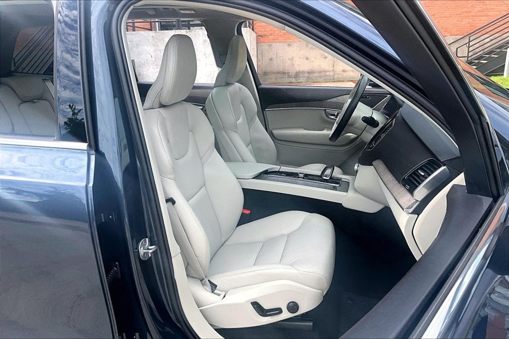 2024 Volvo XC90 Recharge Plug-In Hybrid T8 Plus Bright Theme 7 Passenger