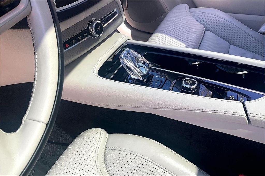 2024 Volvo XC90 Recharge Plug-In Hybrid Ultimate