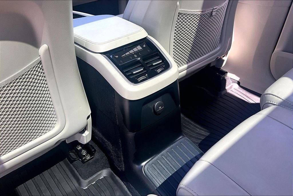 2024 Volvo XC90 Recharge Plug-In Hybrid Ultimate