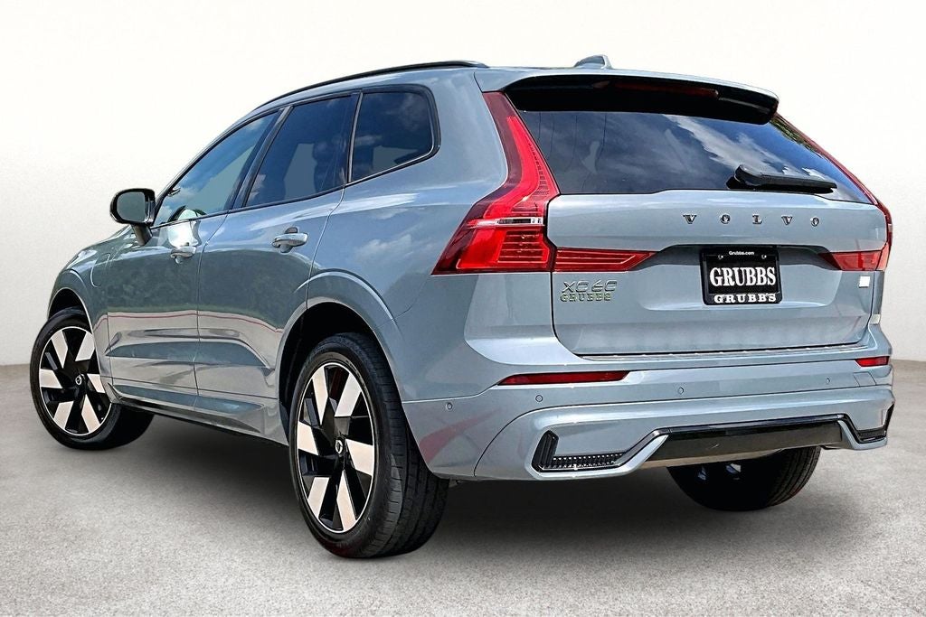 2024 Volvo XC60 Recharge Plug-In Hybrid T8 Plus Dark Theme