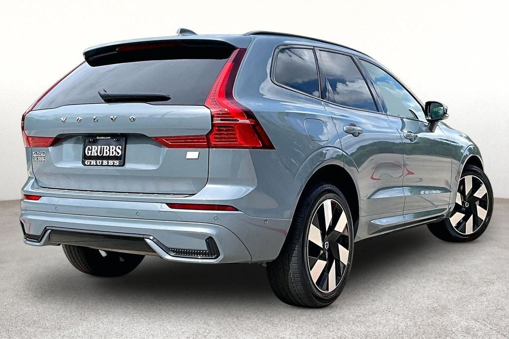 2024 Volvo XC60 Recharge Plug-In Hybrid T8 Plus Dark Theme