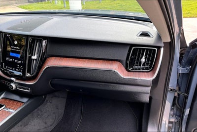 2024 Volvo XC60 Recharge Plug-In Hybrid T8 Plus Dark Theme