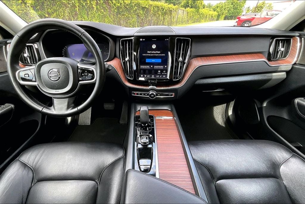 2024 Volvo XC60 Recharge Plug-In Hybrid T8 Plus Dark Theme