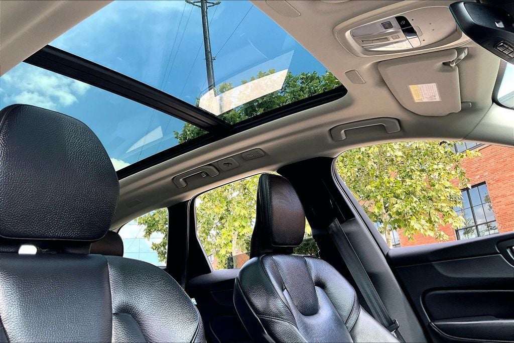 2024 Volvo XC60 Recharge Plug-In Hybrid T8 Plus Dark Theme