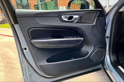 2024 Volvo XC60 Recharge Plug-In Hybrid T8 Plus Dark Theme