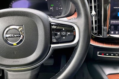 2024 Volvo XC60 Recharge Plug-In Hybrid T8 Plus Dark Theme