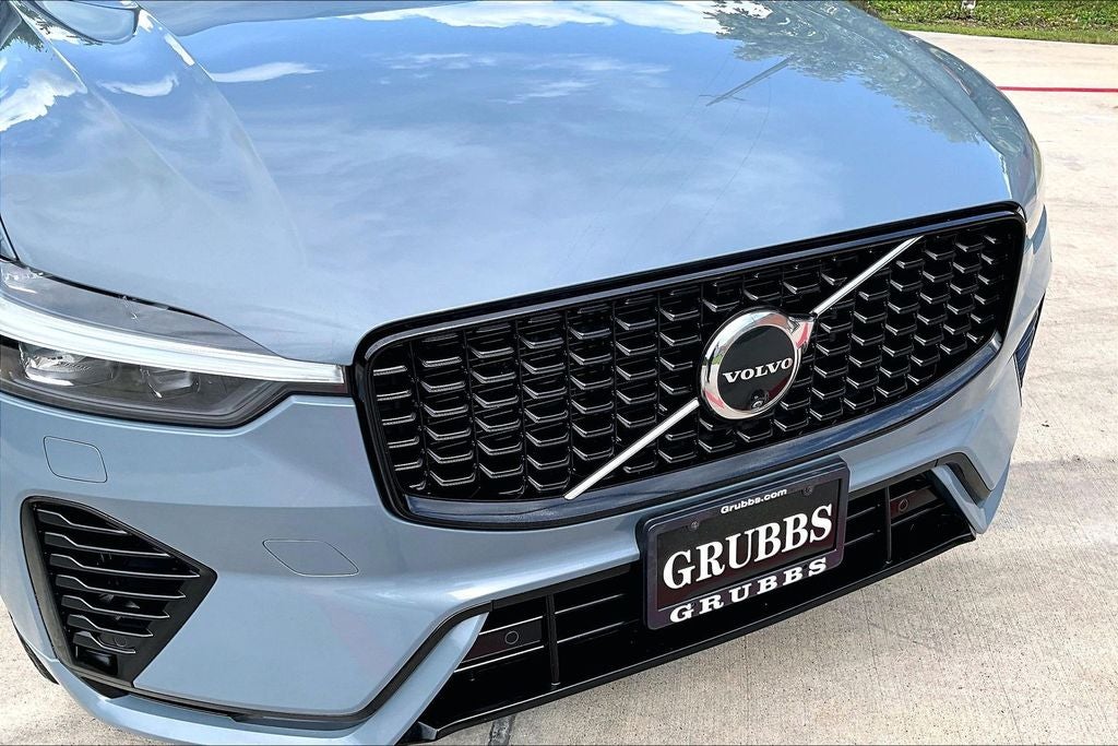 2024 Volvo XC60 Recharge Plug-In Hybrid T8 Plus Dark Theme