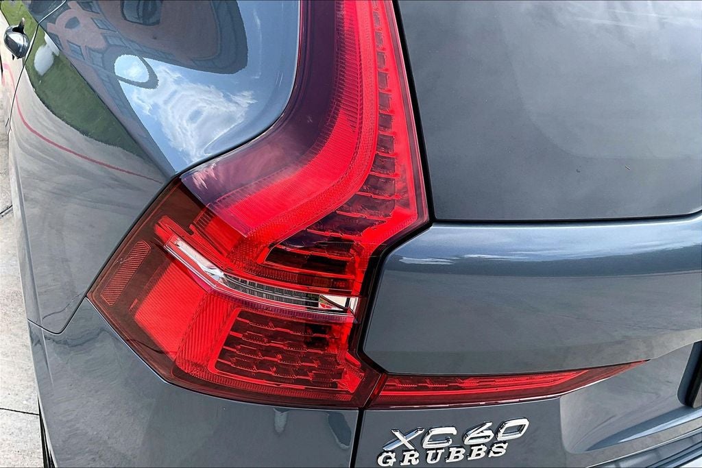 2024 Volvo XC60 Recharge Plug-In Hybrid T8 Plus Dark Theme