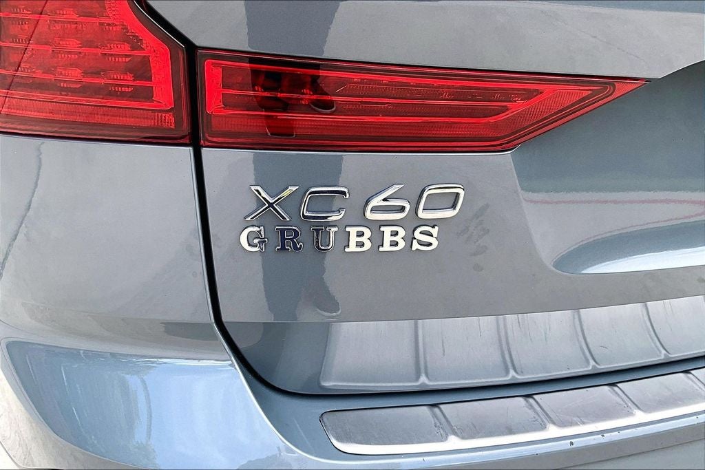 2024 Volvo XC60 Recharge Plug-In Hybrid T8 Plus Dark Theme