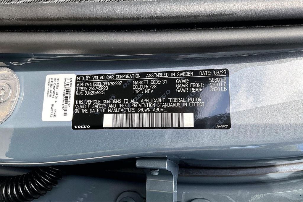 2024 Volvo XC60 Recharge Plug-In Hybrid T8 Plus Dark Theme