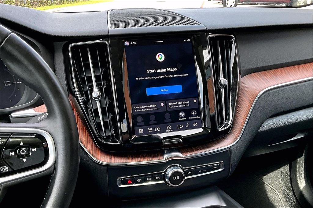 2024 Volvo XC60 Recharge Plug-In Hybrid T8 Plus Dark Theme