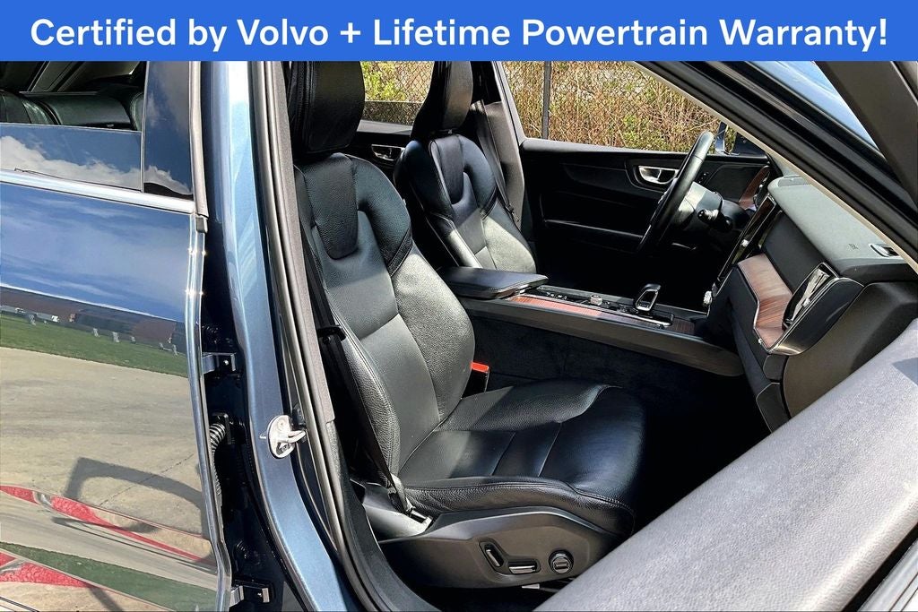 2023 Volvo XC60 Recharge Plug-In Hybrid T8 Plus Bright Theme