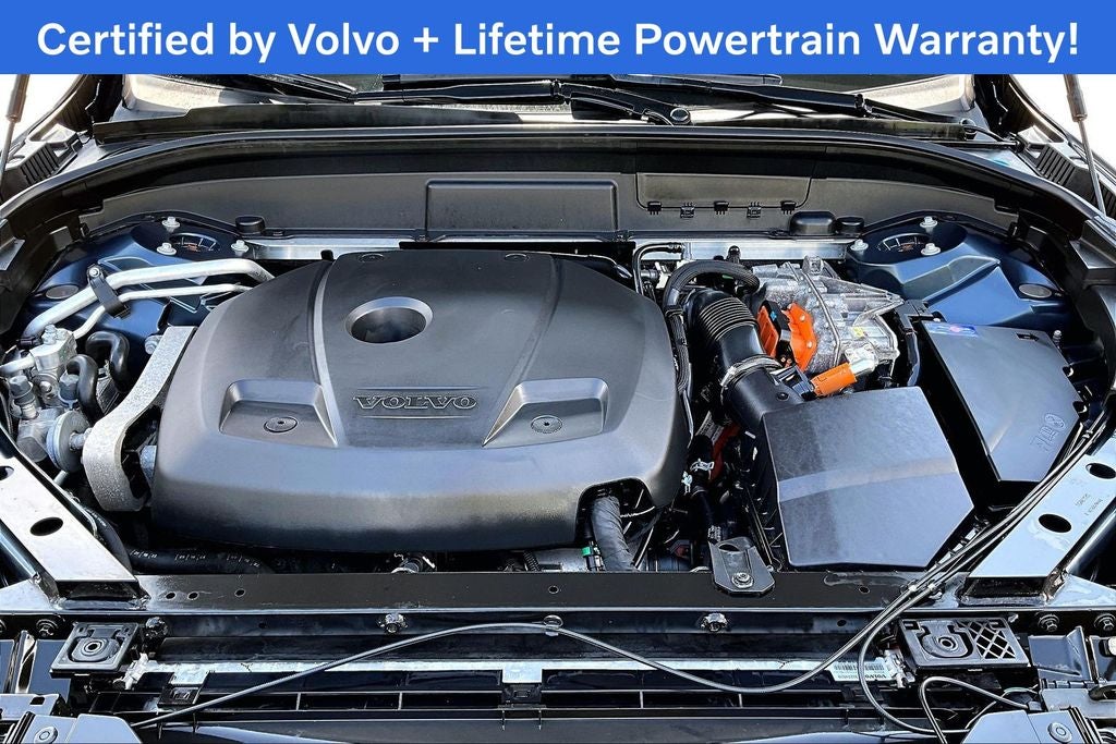 2023 Volvo XC60 Recharge Plug-In Hybrid T8 Plus Bright Theme