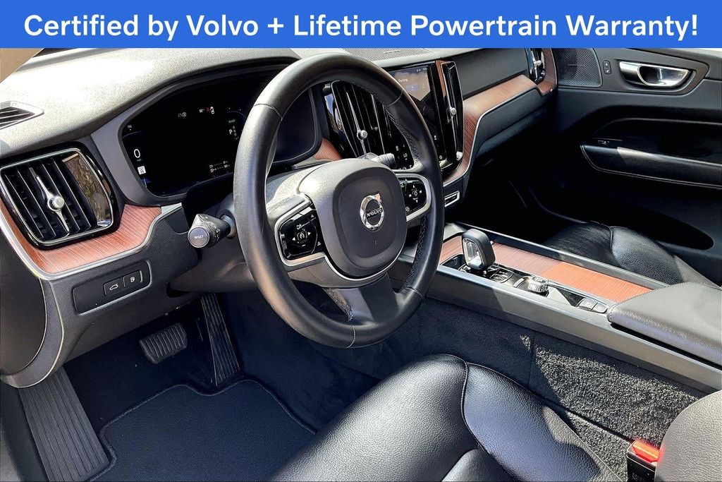 2023 Volvo XC60 Recharge Plug-In Hybrid T8 Plus Bright Theme