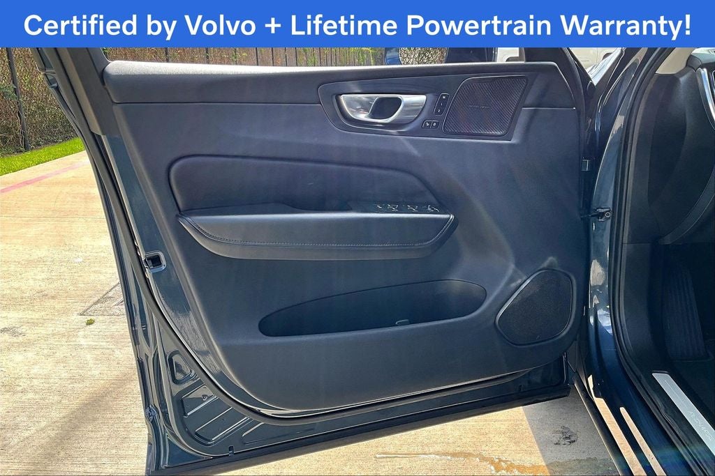 2023 Volvo XC60 Recharge Plug-In Hybrid T8 Plus Bright Theme