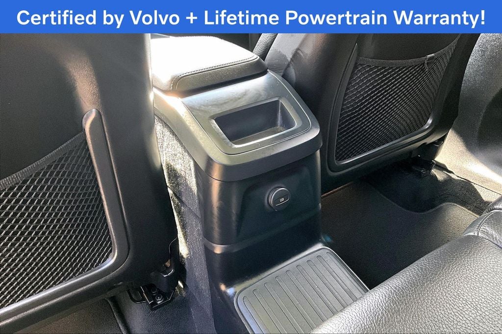 2023 Volvo XC60 Recharge Plug-In Hybrid T8 Plus Bright Theme