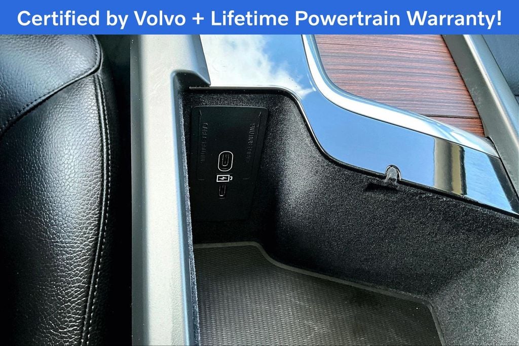 2023 Volvo XC60 Recharge Plug-In Hybrid T8 Plus Bright Theme