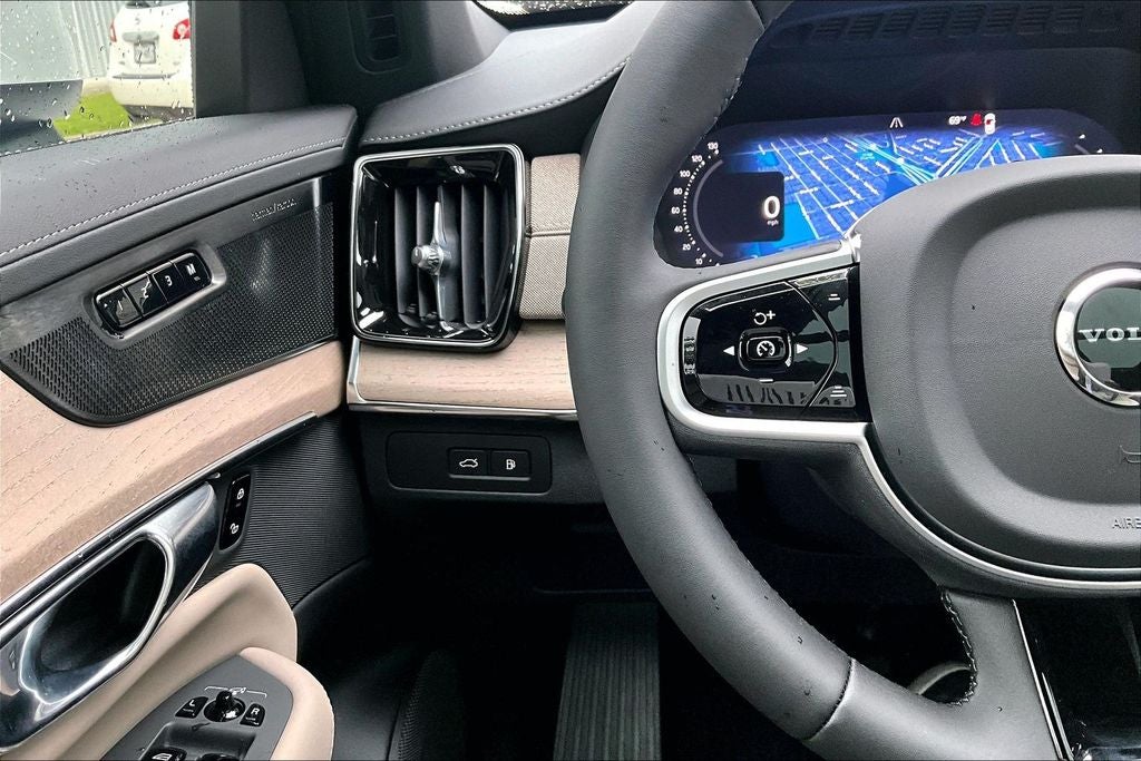 2026 Volvo XC90 Plug-In Hybrid T8 Plus 6 Passenger