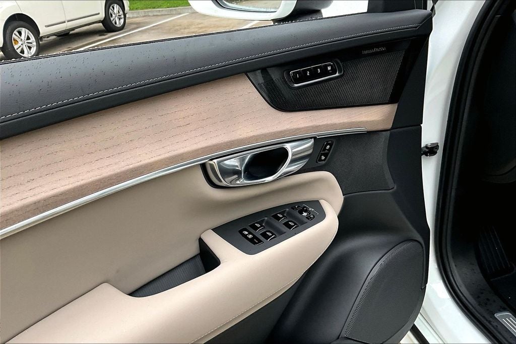 2026 Volvo XC90 Plug-In Hybrid T8 Plus 6 Passenger