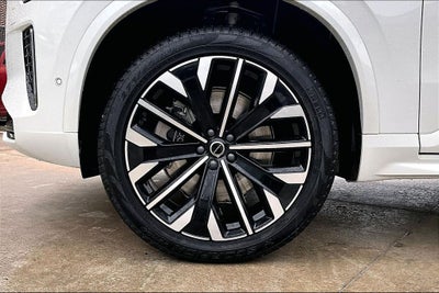2026 Volvo XC90 Plug-In Hybrid T8 Plus 6 Passenger