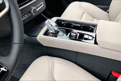 2026 Volvo XC90 Plug-In Hybrid T8 Plus 6 Passenger